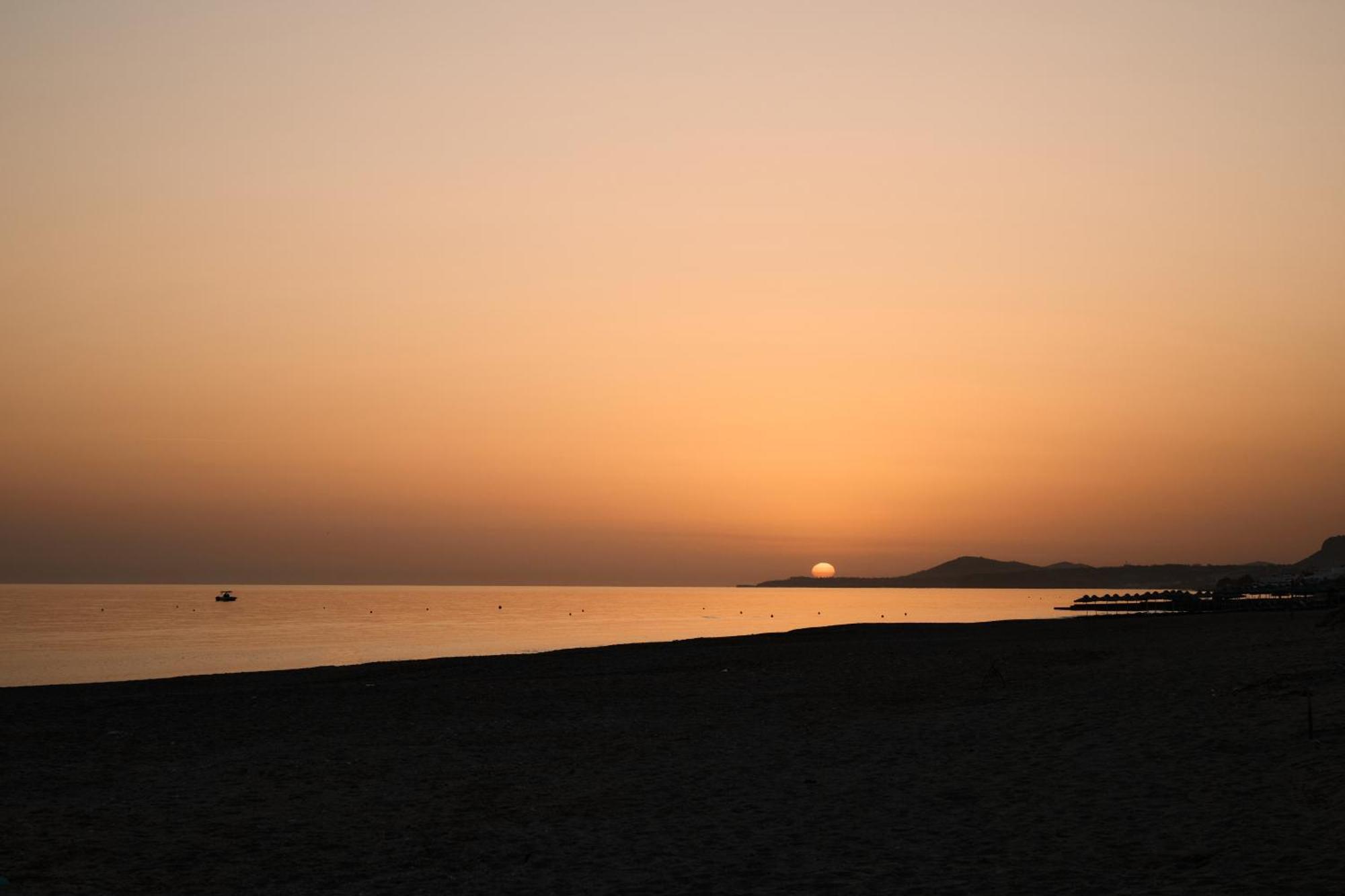 Uzenie All Suites Boutique Resort (Adults Only) Adelianos Kampos Exterior photo