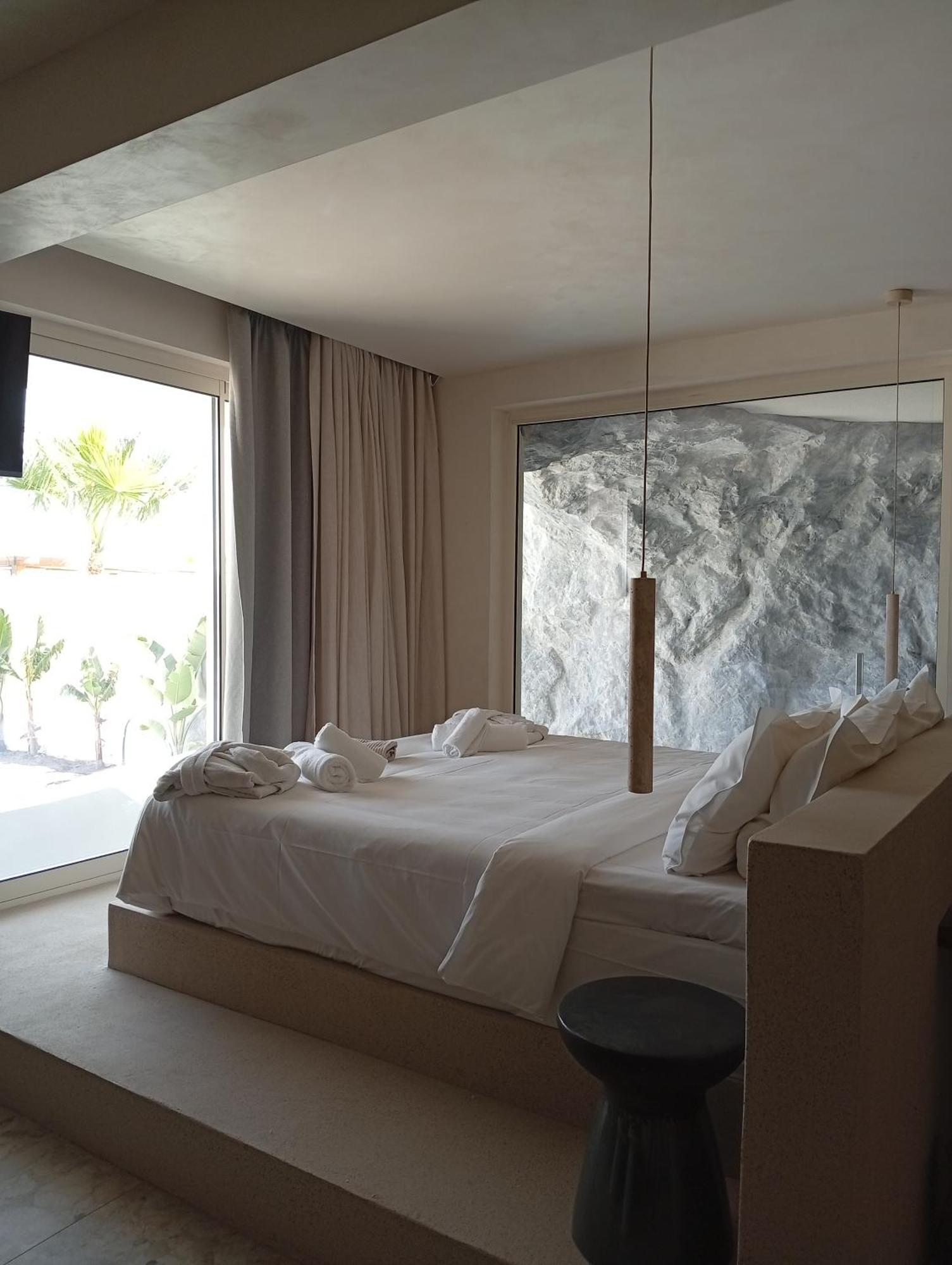 Uzenie All Suites Boutique Resort (Adults Only) Adelianos Kampos Exterior photo