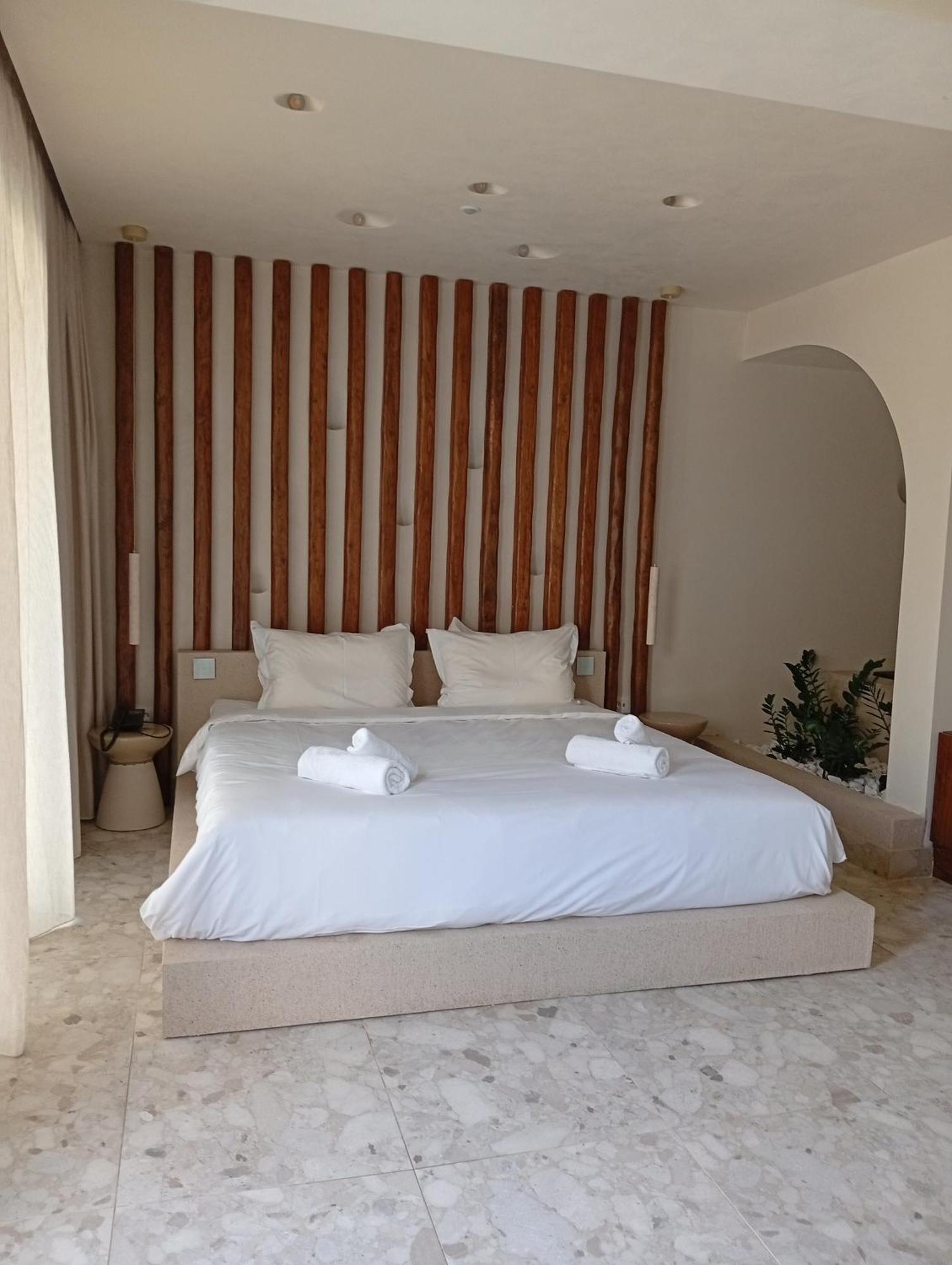 Uzenie All Suites Boutique Resort (Adults Only) Adelianos Kampos Exterior photo